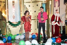 Азербайджанские шоу-звезды остались без Деда Мороза и Снегурочки (фотосессия)