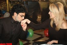 Азербайджанские шоу-звезды остались без Деда Мороза и Снегурочки (фотосессия)