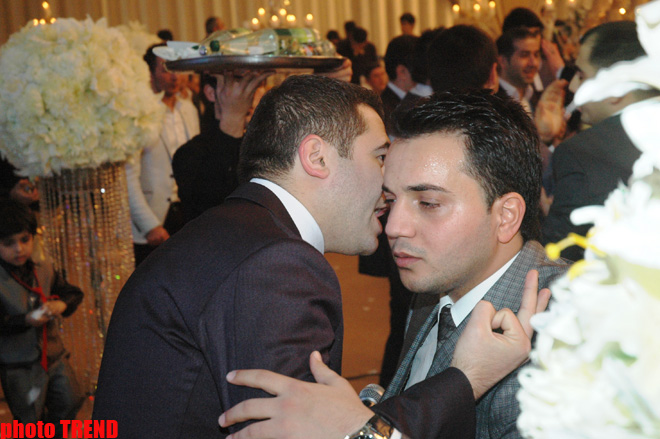 Телеведущий Илькин Гасани и певец Аяз Гасымов побратались (фотосессия)