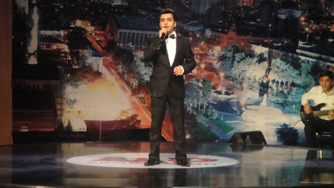 Вторая неделя конкурса "Azeri Star 2011" посвящена народному артисту Азербайджана Эмину Сабитоглу (фотосессия)