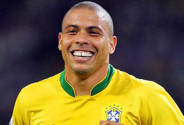 Бразилец Роналдо возобновит футбольную карьеру в собственном клубе