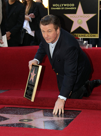 Алек Болдуин получил звезду на Аллее славы (фотосессия)