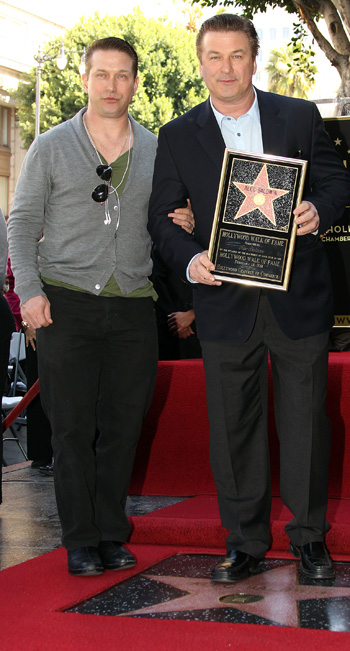 Алек Болдуин получил звезду на Аллее славы (фотосессия)