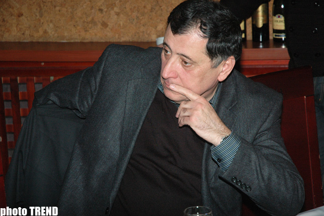 Исполнительница на гармони Гюльбахар Шукюрлю оказалась родной сестрой Назпери Досталиевой (фотосессия)