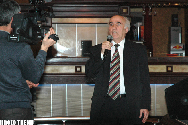 Исполнительница на гармони Гюльбахар Шукюрлю оказалась родной сестрой Назпери Досталиевой (фотосессия)