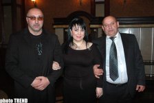 Исполнительница на гармони Гюльбахар Шукюрлю оказалась родной сестрой Назпери Досталиевой (фотосессия)