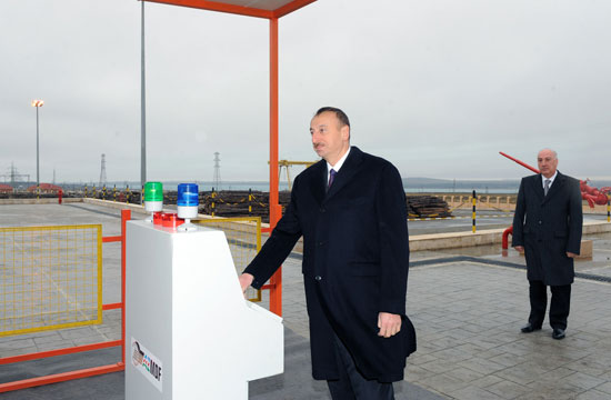 Президент Азербайджана принял участие в открытии завода AZMDF в Апшеронском районе (ФОТО)