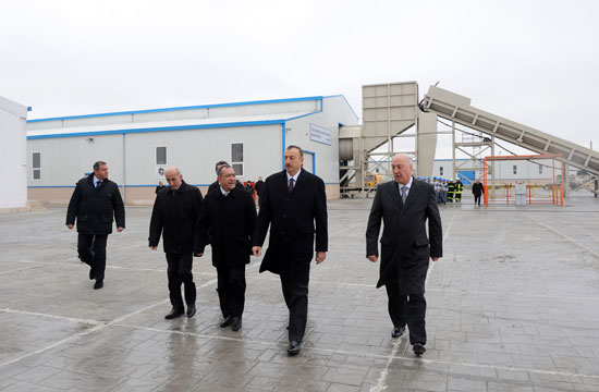 Президент Азербайджана принял участие в открытии завода AZMDF в Апшеронском районе (ФОТО)