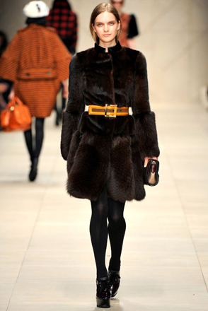 Неделя моды в Лондоне: Burberry Fall 2011(фотосессия)