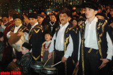Шоу-звезды зажгли праздничный костер во дворе Общественного телевидения Азербайджана (фотосессия)