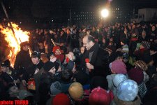 Шоу-звезды зажгли праздничный костер во дворе Общественного телевидения Азербайджана (фотосессия)