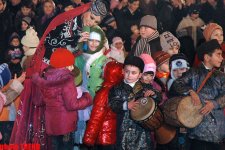 Шоу-звезды зажгли праздничный костер во дворе Общественного телевидения Азербайджана (фотосессия)