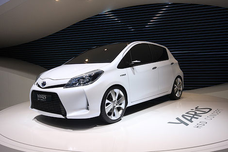 Toyota показала прототип нового "Яриса" для Европы