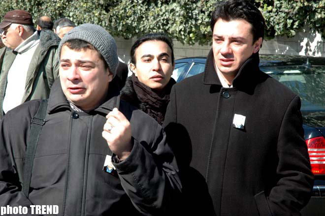 Заслуженного артиста Азербайджана Эльчина Гамидова аплодисментами проводили в последний путь (фотосессия)