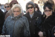 Заслуженного артиста Азербайджана Эльчина Гамидова аплодисментами проводили в последний путь (фотосессия)