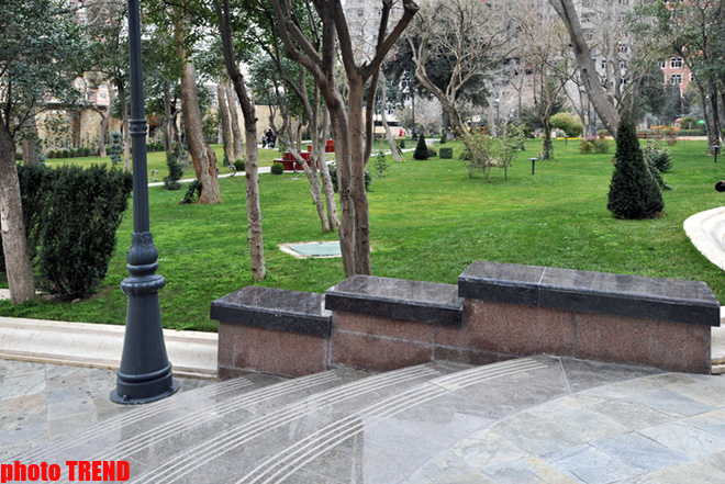 Каток, ледяное кафе, каменный фонтан - реконструированный Парк офицеров в Баку (фотосессия)