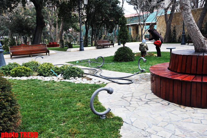 Каток, ледяное кафе, каменный фонтан - реконструированный Парк офицеров в Баку (фотосессия)