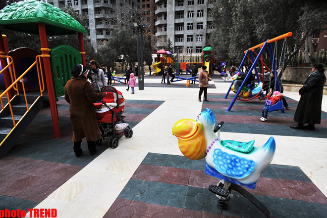 Каток, ледяное кафе, каменный фонтан - реконструированный Парк офицеров в Баку (фотосессия)