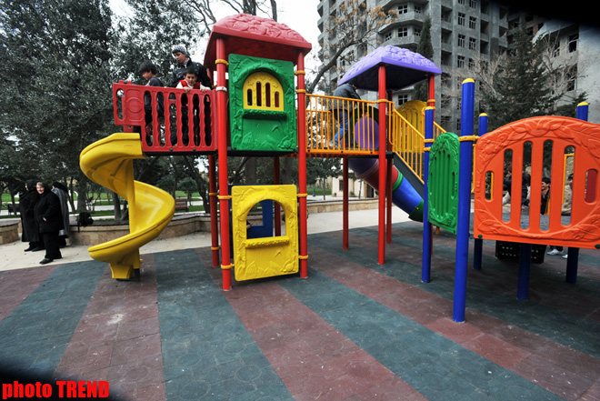 Каток, ледяное кафе, каменный фонтан - реконструированный Парк офицеров в Баку (фотосессия)