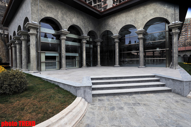 Каток, ледяное кафе, каменный фонтан - реконструированный Парк офицеров в Баку (фотосессия)