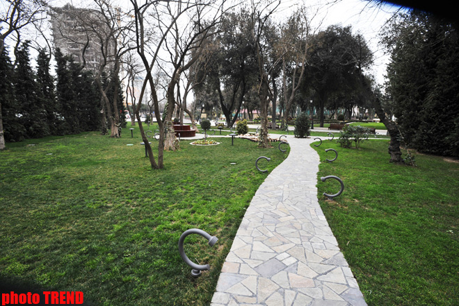 Каток, ледяное кафе, каменный фонтан - реконструированный Парк офицеров в Баку (фотосессия)