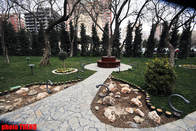 Каток, ледяное кафе, каменный фонтан - реконструированный Парк офицеров в Баку (фотосессия)