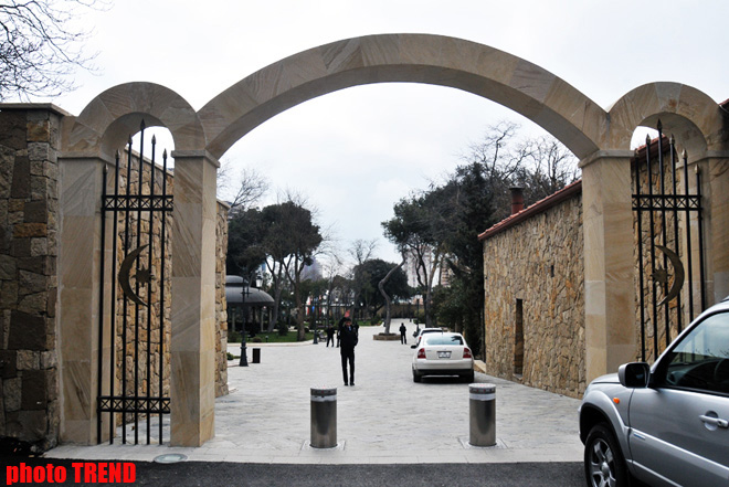 Каток, ледяное кафе, каменный фонтан - реконструированный Парк офицеров в Баку (фотосессия)