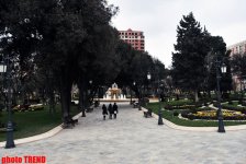 Каток, ледяное кафе, каменный фонтан - реконструированный Парк офицеров в Баку (фотосессия)