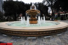 Каток, ледяное кафе, каменный фонтан - реконструированный Парк офицеров в Баку (фотосессия)