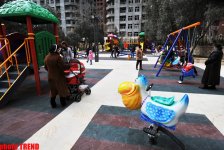 Каток, ледяное кафе, каменный фонтан - реконструированный Парк офицеров в Баку (фотосессия)