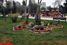 Каток, ледяное кафе, каменный фонтан - реконструированный Парк офицеров в Баку (фотосессия)