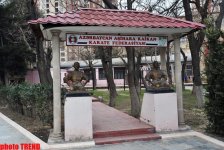 Каток, ледяное кафе, каменный фонтан - реконструированный Парк офицеров в Баку (фотосессия)