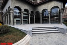 Каток, ледяное кафе, каменный фонтан - реконструированный Парк офицеров в Баку (фотосессия)