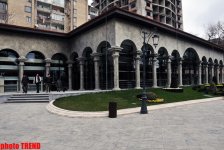 Каток, ледяное кафе, каменный фонтан - реконструированный Парк офицеров в Баку (фотосессия)