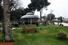 Каток, ледяное кафе, каменный фонтан - реконструированный Парк офицеров в Баку (фотосессия)