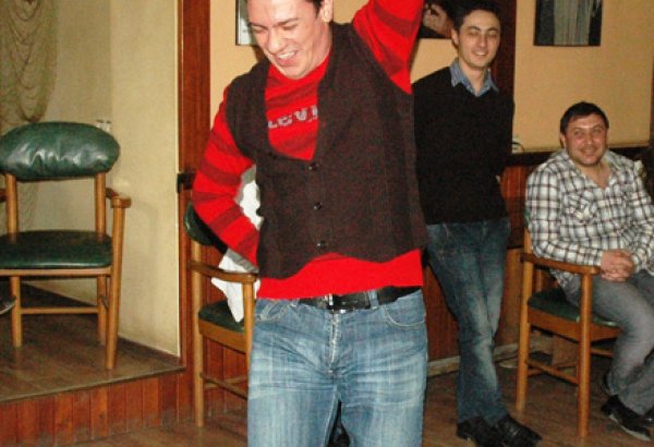 С тремя арбузами в руках Акпер Ализаде : " Попутный ветер приносит удачу, и даже шторм - радость"