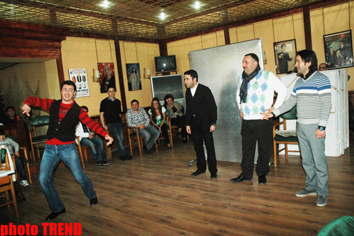 С тремя арбузами в руках Акпер Ализаде : " Попутный ветер приносит удачу, и даже шторм - радость"