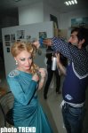 Первые модели платьев Нигяр Рафиевой примерила Нура Сури (фотосессия)