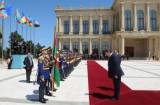 В Баку состоялась церемония официальной встречи Президента Украины (ФОТО)