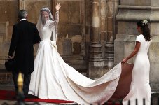 Свадебное платье Кейт Миддлтон выставили в Букингемском дворце (фотосессия)