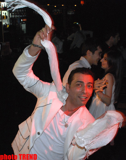 Азербайджанские телеведущие оторвались на "White party"! "VİP"-украинки: "Вы - ужас!" (фотосессия)