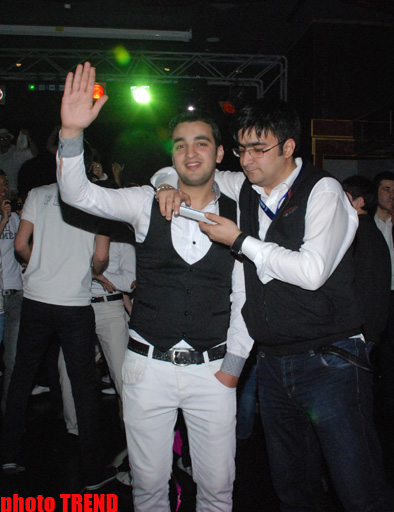 Азербайджанские телеведущие оторвались на "White party"! "VİP"-украинки: "Вы - ужас!" (фотосессия)