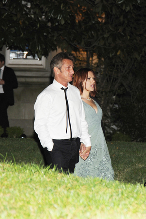 Скарлетт Йоханссон и Шон Пенн перестали скрывать свой роман (фотосессия)