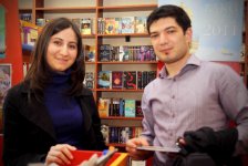 Захра Бадалбейли презентовала свою первую книгу: "Можно использовать для любовных sms!" (фотосессия)