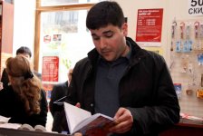 Захра Бадалбейли презентовала свою первую книгу: "Можно использовать для любовных sms!" (фотосессия)