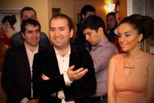 Захра Бадалбейли презентовала свою первую книгу: "Можно использовать для любовных sms!" (фотосессия)