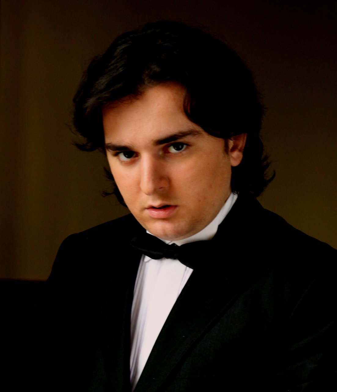 Молодой азербайджанский вокалист записал диск к 60-летию крупного оркестра