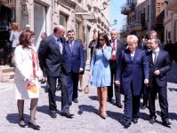 Первая леди Азербайджана и Президент Литвы совершили прогулку по Ичери шехер (ФОТО)