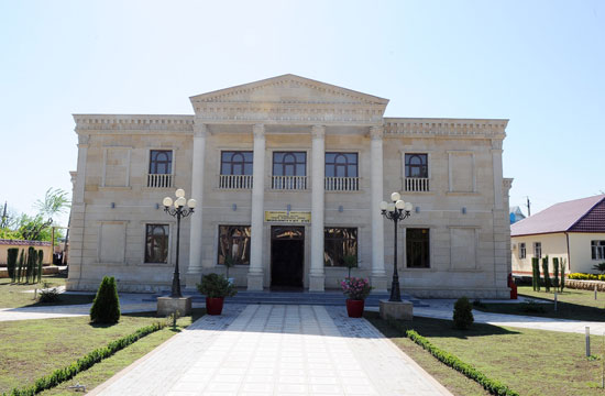 Ильхам Алиев ознакомился с открывшимся после капитального ремонта Домом культуры в Агджабеди (ФОТО)