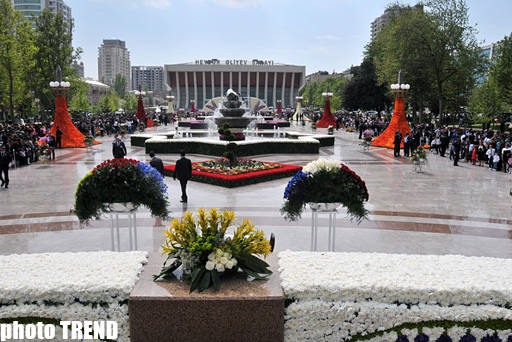 В Баку состоялся Праздник цветов, концерт и грандиозный фейерверк (фотосессия)